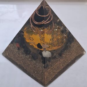 Black onyx yin yang orgonite Pyramid 5 cm